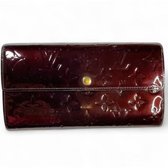 Louis Vuitton Vernis Sarah wallet in Burgundy - Picture 1 of 7